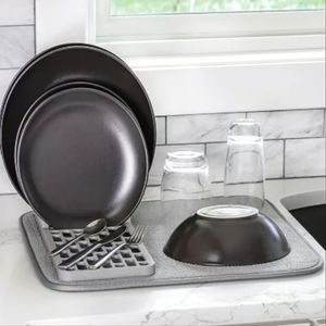 Drying mat with rack